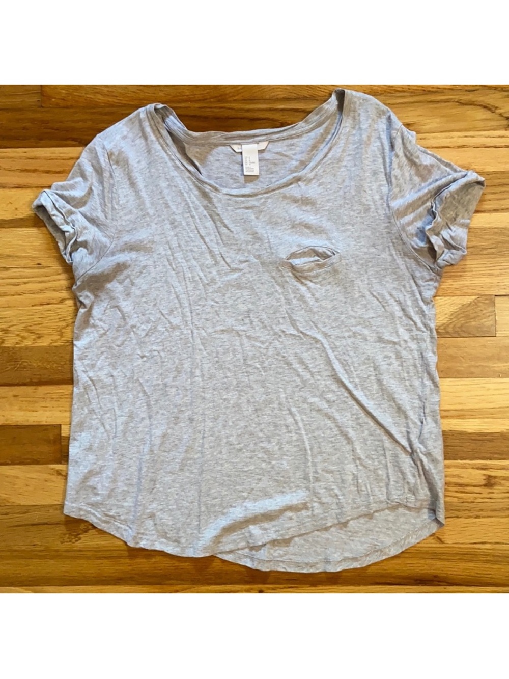 H&M- Basic short sleeve tee - M